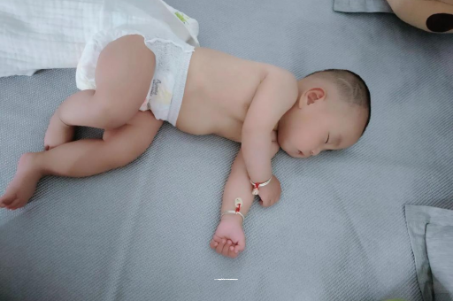 燕郊三个月宝宝抬头不稳